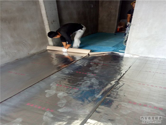 毛烏素沙地服務中心電地暖反射膜鋪設